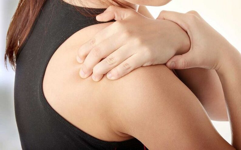 pain under the shoulder blade of the back